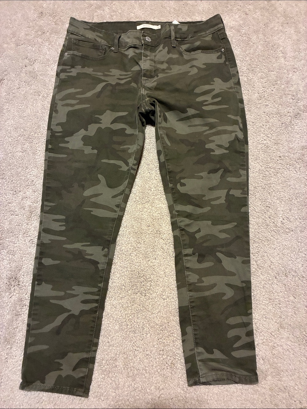Levi's Women's Straight Leg Camouflage Jeans - Olive & Dark Olive